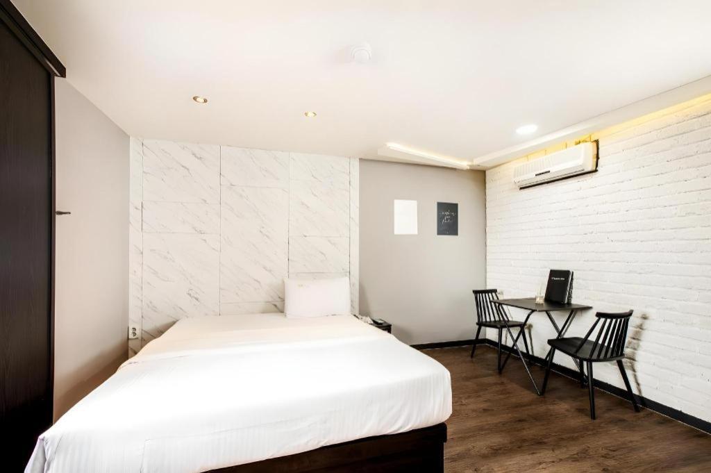 M7 Business Hotel Chilgok Экстерьер фото