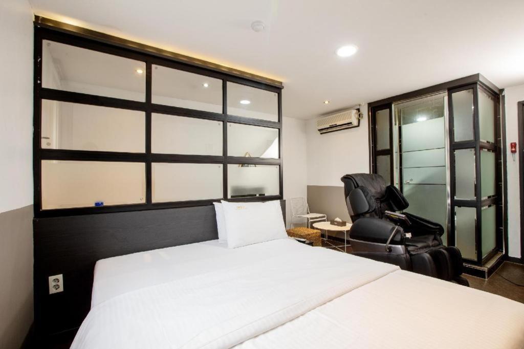 M7 Business Hotel Chilgok Экстерьер фото