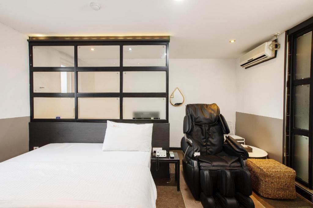 M7 Business Hotel Chilgok Экстерьер фото