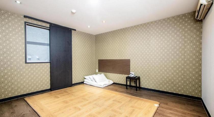 M7 Business Hotel Chilgok Экстерьер фото
