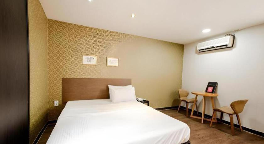 M7 Business Hotel Chilgok Экстерьер фото