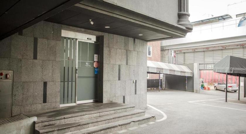 M7 Business Hotel Chilgok Экстерьер фото
