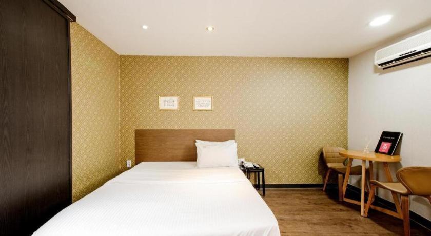 M7 Business Hotel Chilgok Экстерьер фото